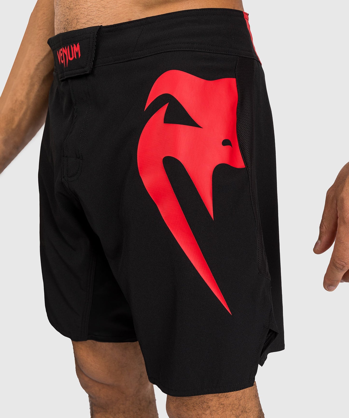 Venum Light 5.0 Fighshorts - Black/Red