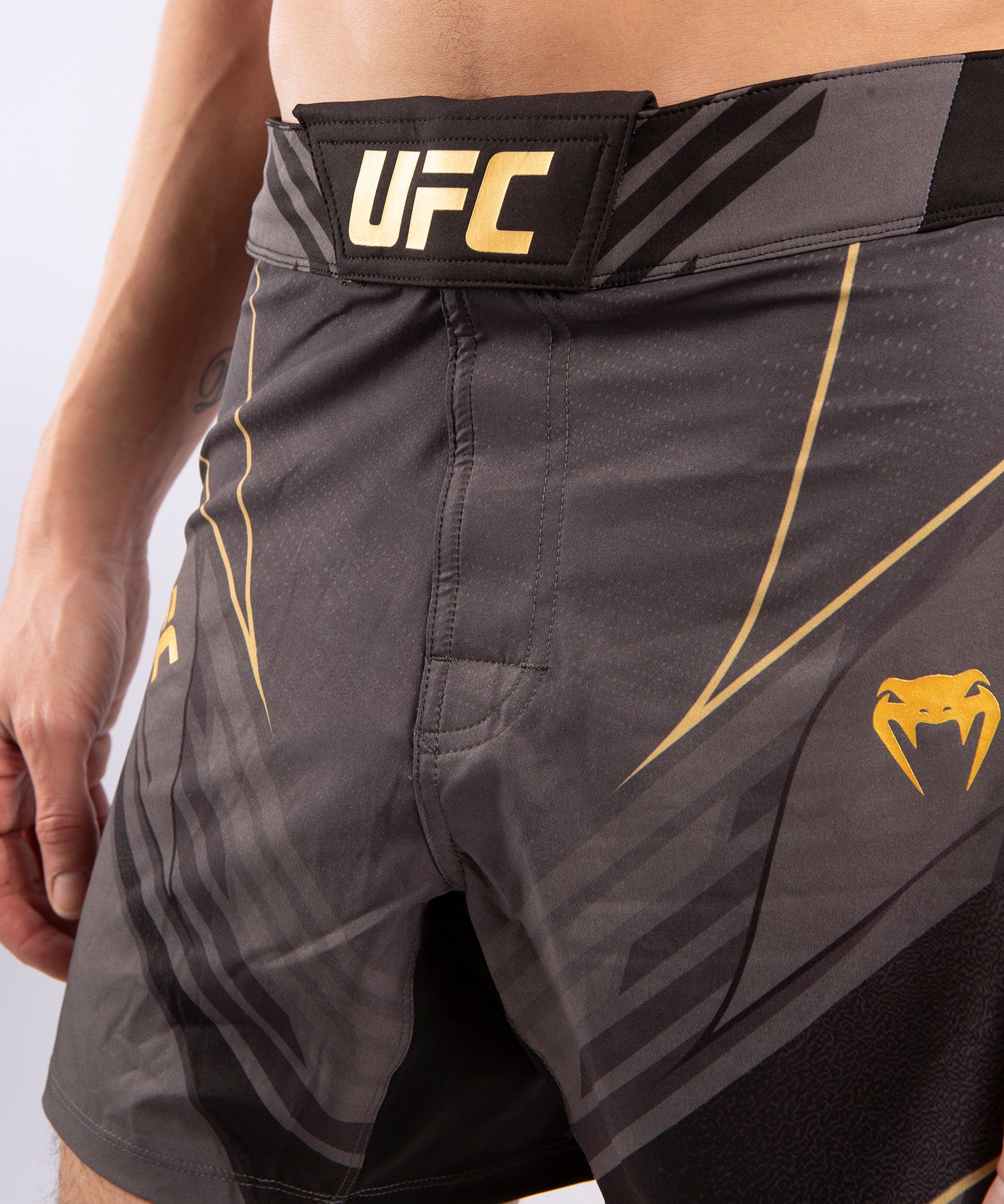 UFC Venum Replica Men's Shorts - Champion: S