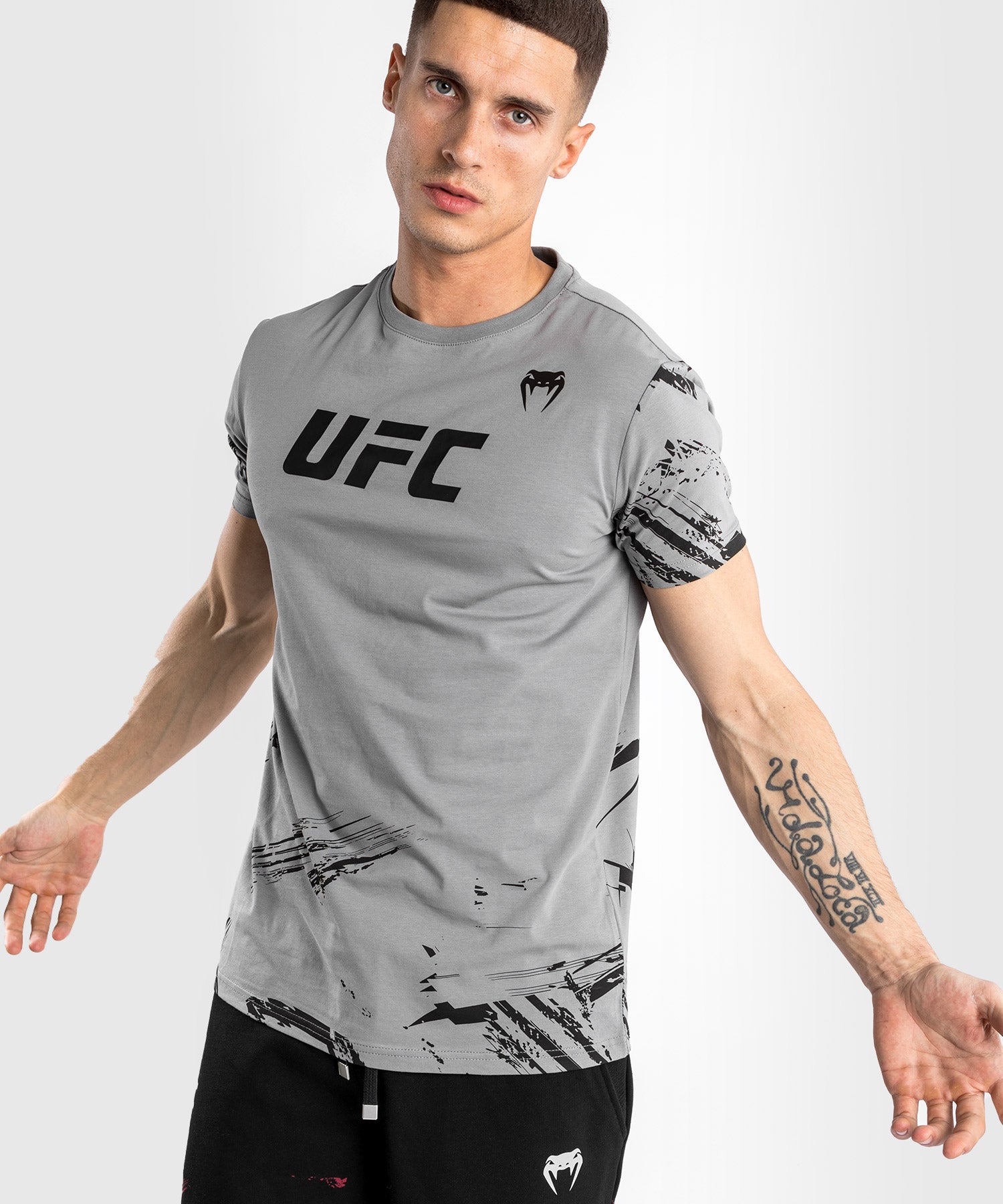 T-shirt Dry Tech- Manches Courtes Homme UFC Venum Authentic Fight Week 2.0  - Sable