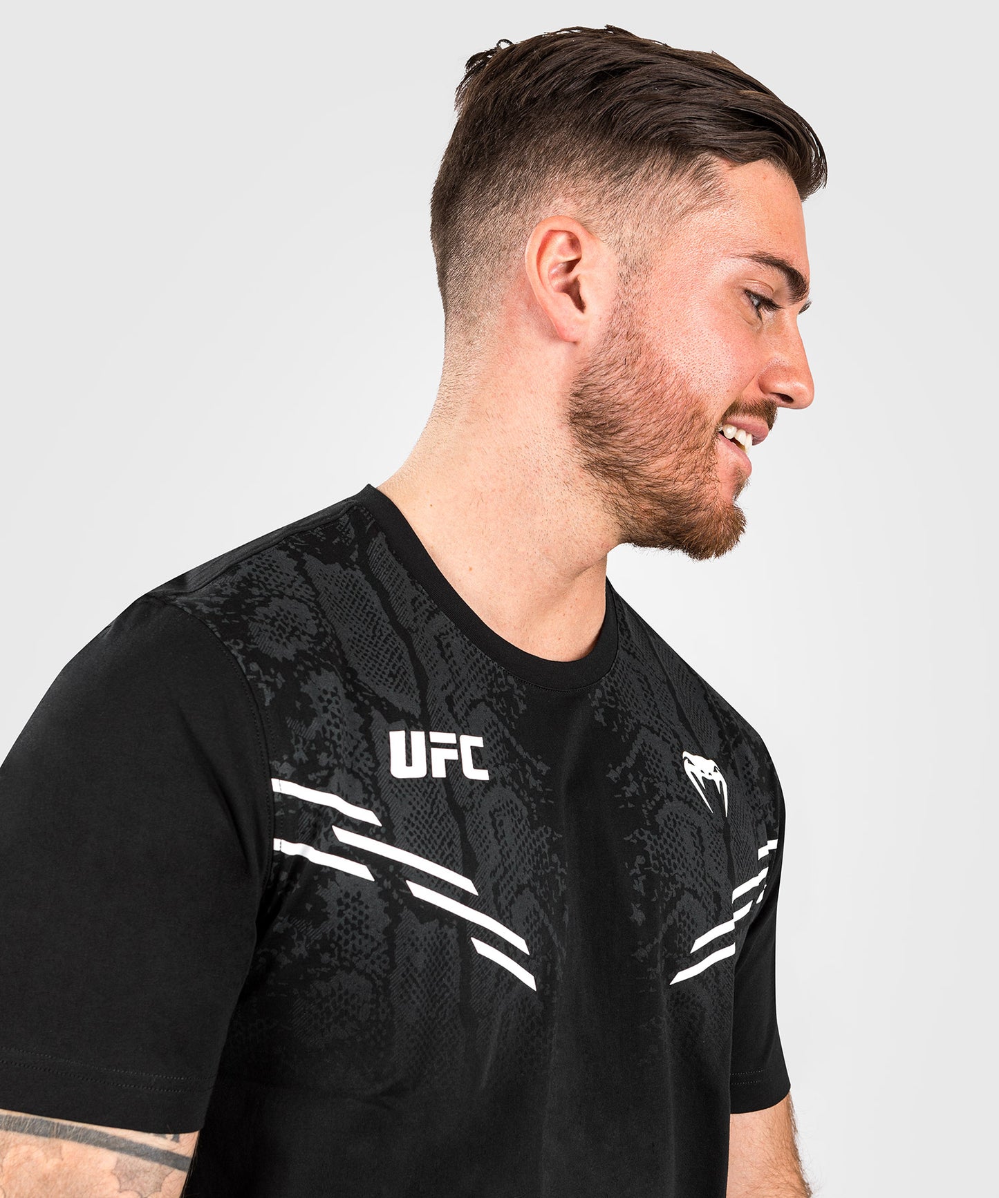 Venum, UFC Adrenaline by Replica Men's Short Sleeve T-Shirt, Black, S,  black, S : : Fashion